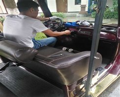 5.19经销商对电瓶车进行检查